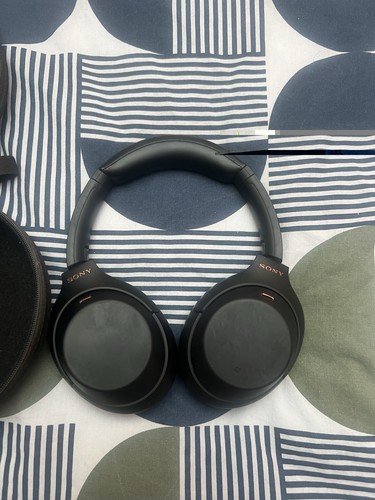 Used sony xm4 headphones - sony, in